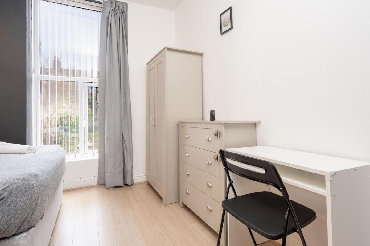 Ferienwohnung Modern 2-Bed Flat, Sleeps 6 Liverpool Exterior foto